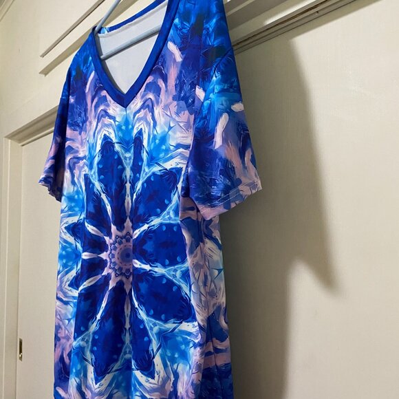 Beautiful short sleeve tunic, blue, purple & super large flower, size 1X - Picture 5 of 9